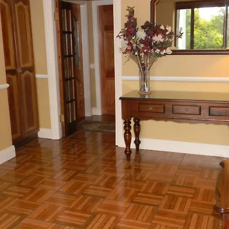 Shortcliff House לינה וארוחת בוקר Milltown (Kerry)