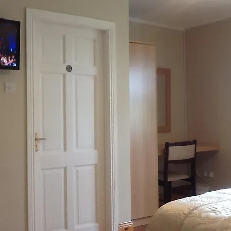 Shortcliff House לינה וארוחת בוקר Milltown (Kerry)