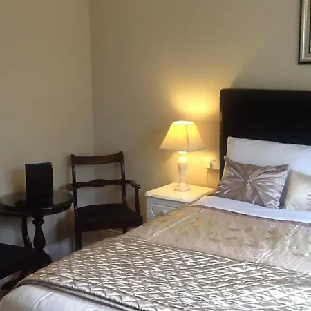 לינה וארוחת בוקר Shortcliff House 4*